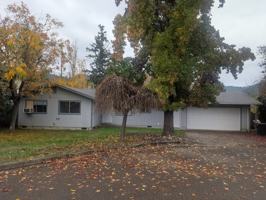 featured image of 805 Northeast Ash Court