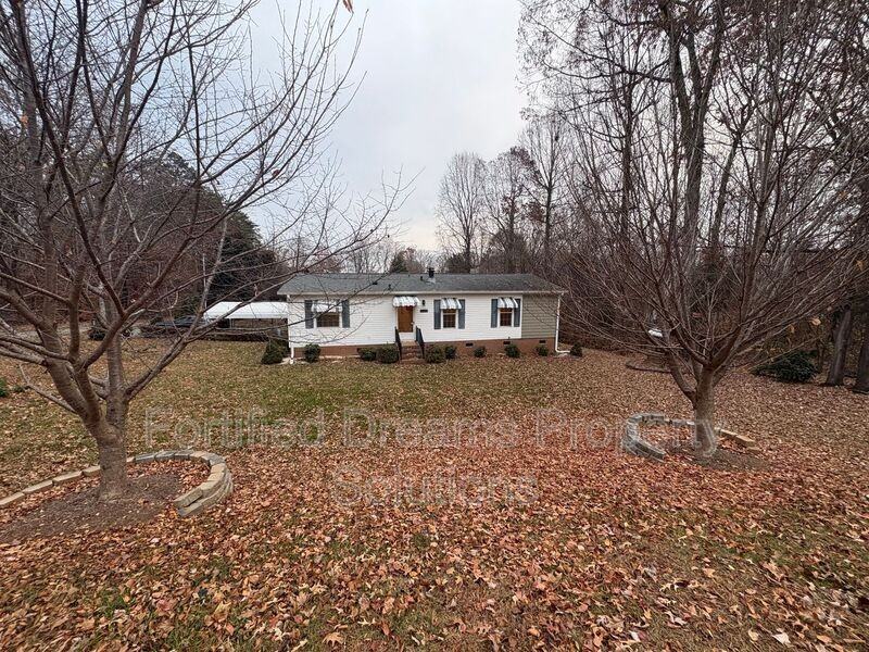 27106 North Street - Photo 2 of 27