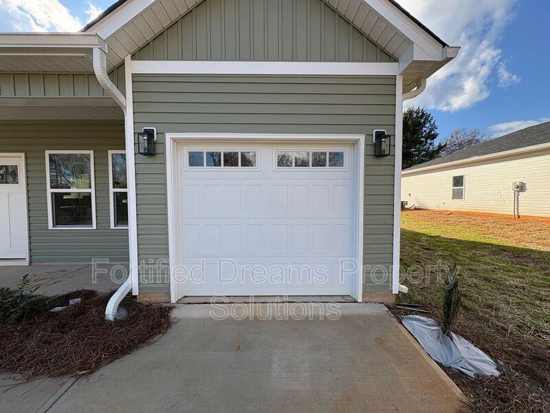 3121 Chapel St - Photo 2 of 21