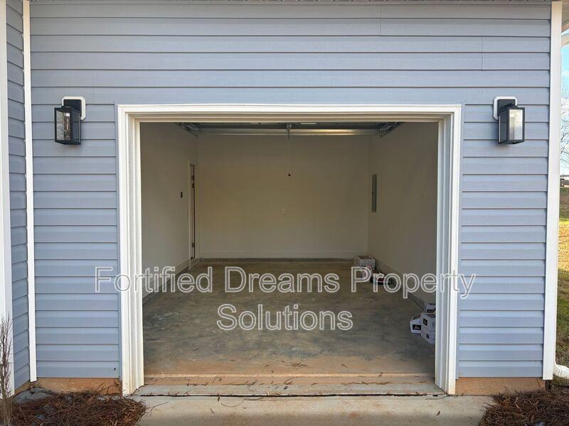 3145 Chapel St - Photo 3 of 20