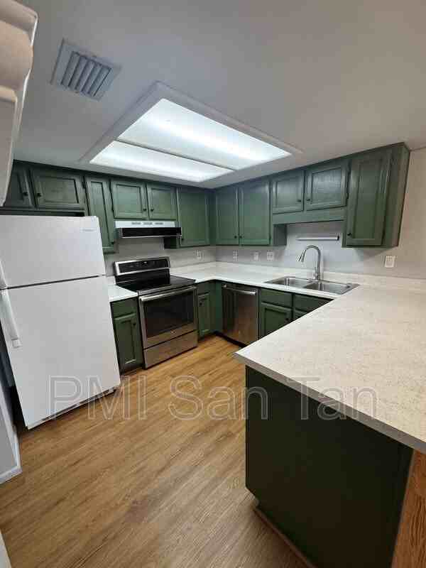 834 E Fountain St #4 - Photo 7 of 16