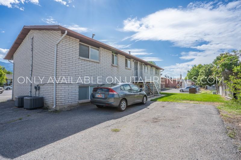 1052 S Virginia Cir - Photo 3 of 5