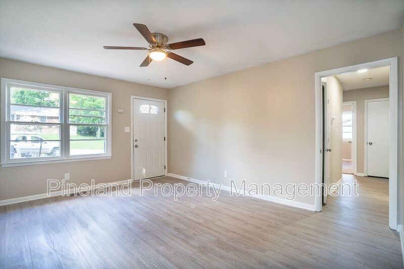 817 Isley St - Photo 3 of 14