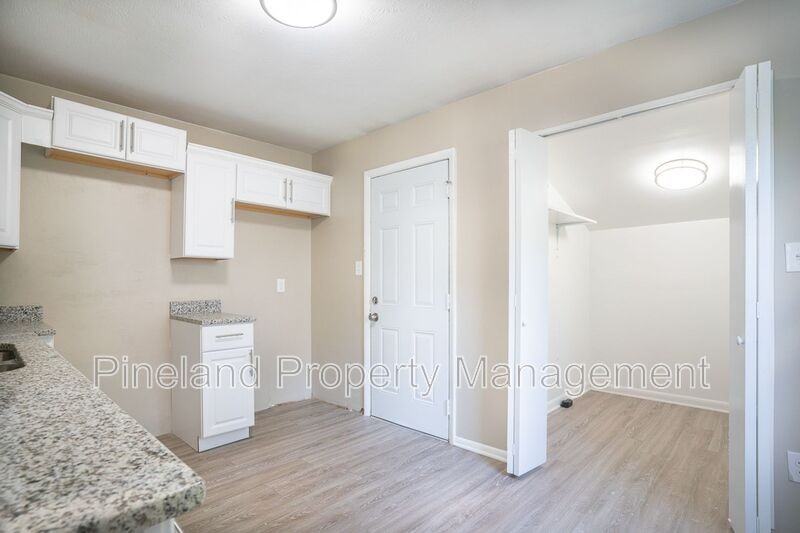 817 Isley St - Photo 7 of 14