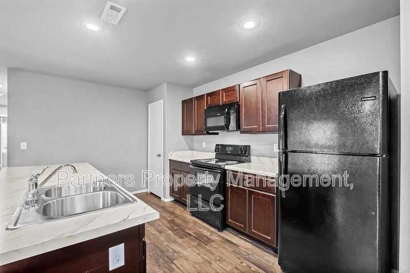 234 E Anabranch Ct - Photo 4 of 21