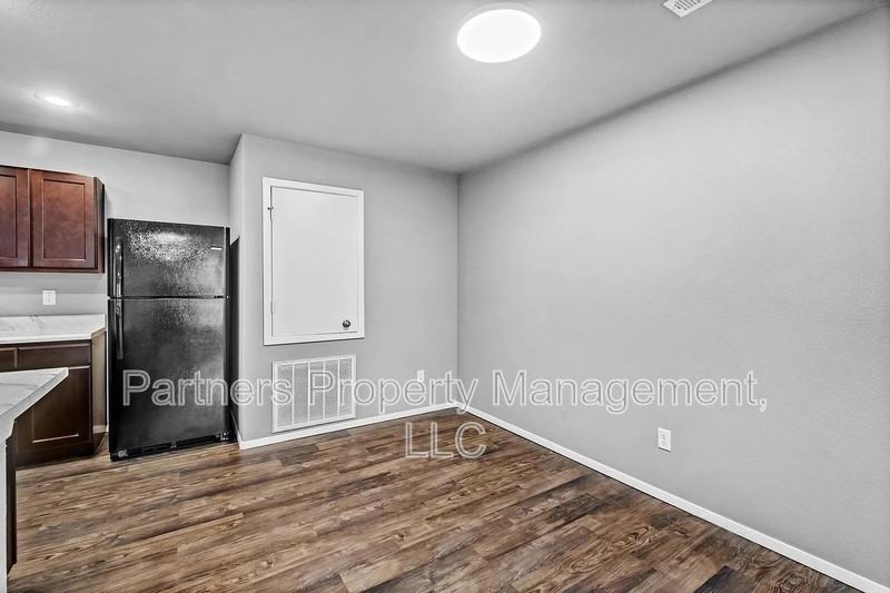 234 E Anabranch Ct - Photo 7 of 21