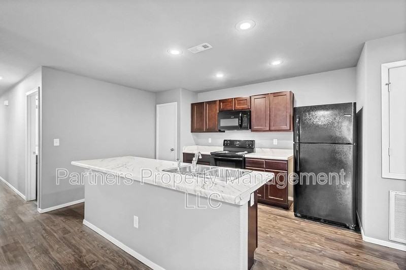 236 E Anabranch Ct - Photo 5 of 19