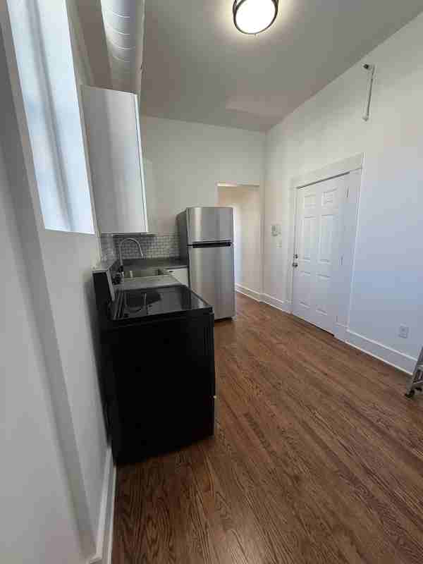 816 Massachusetts St - Photo 3 of 10