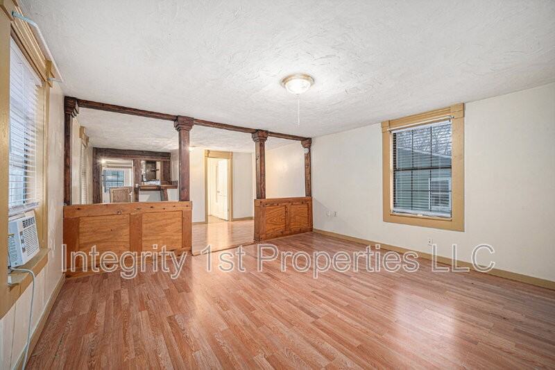 618 N 11th St - Photo 3 of 19