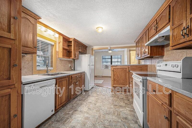 618 N 11th St - Photo 6 of 19