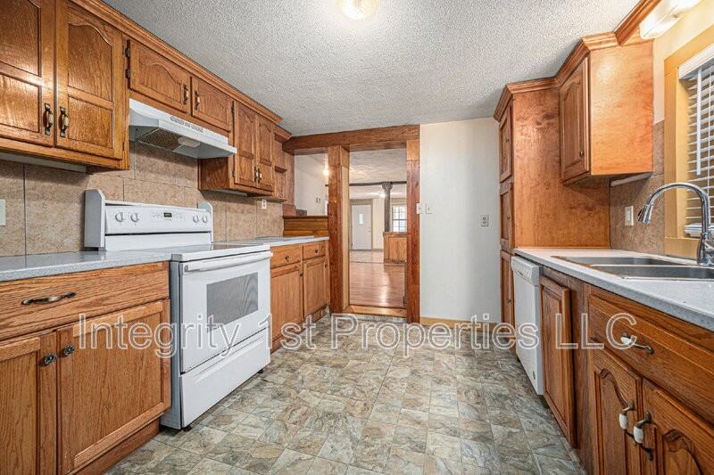 618 N 11th St - Photo 7 of 19