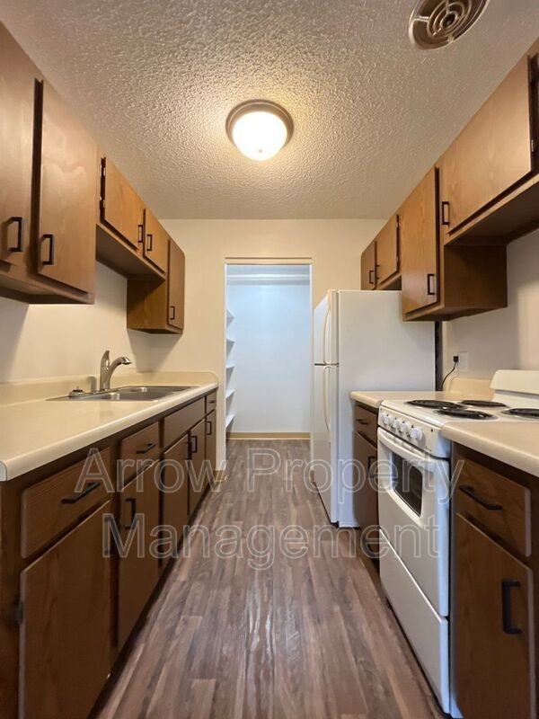 11141 N(Waverly) #33 - Photo 6 of 13