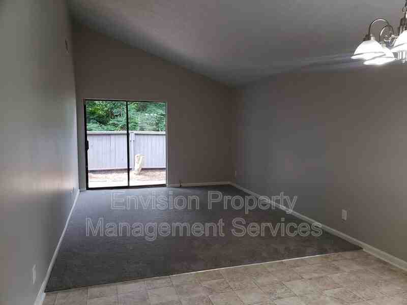 8577 Pineview Ln - Photo 5 of 30