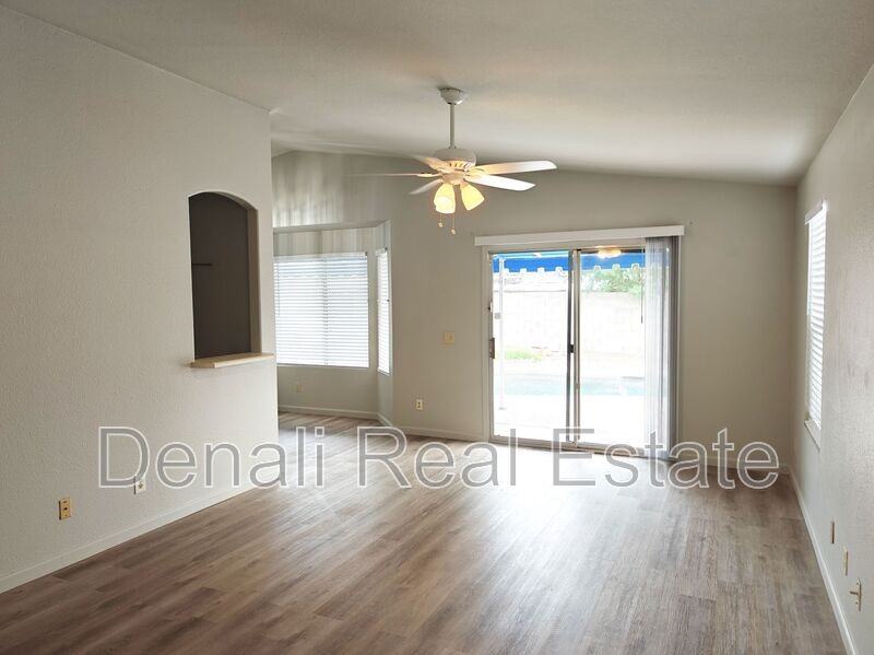 8811 N 5th St - Photo 4 of 22