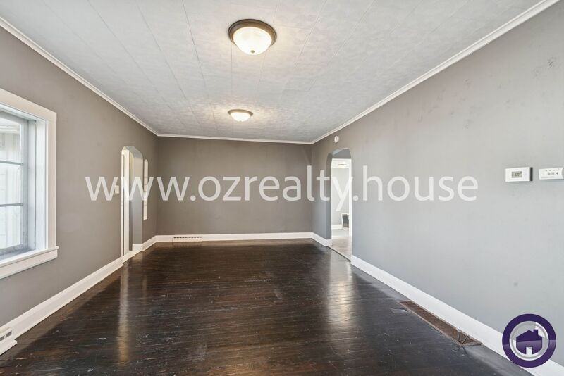 1647 Eleanor Ave - Photo 3 of 20