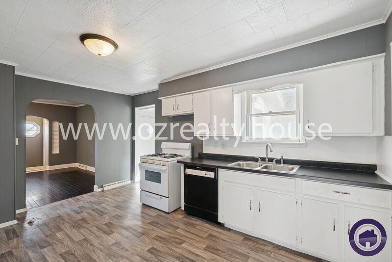 1647 Eleanor Ave - Photo 6 of 20