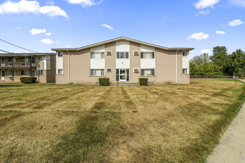 550 Harrison Boulevard - Photo 2 of 35