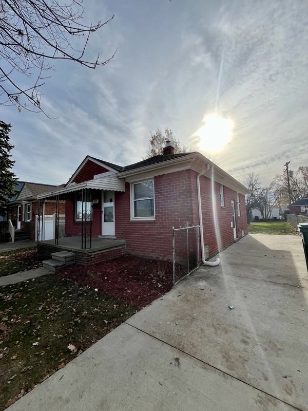 12811 Plum Street - Photo 2 of 15