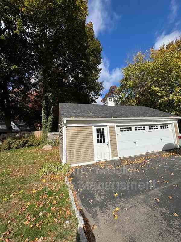 49 Hoppin Hill Ave - Photo 3 of 20