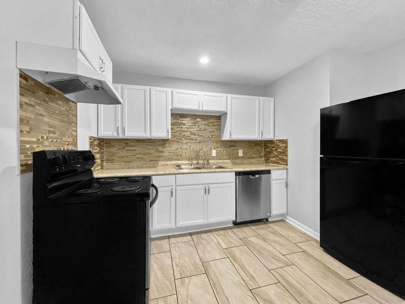 11007 Ewing Ave - Photo 4 of 24