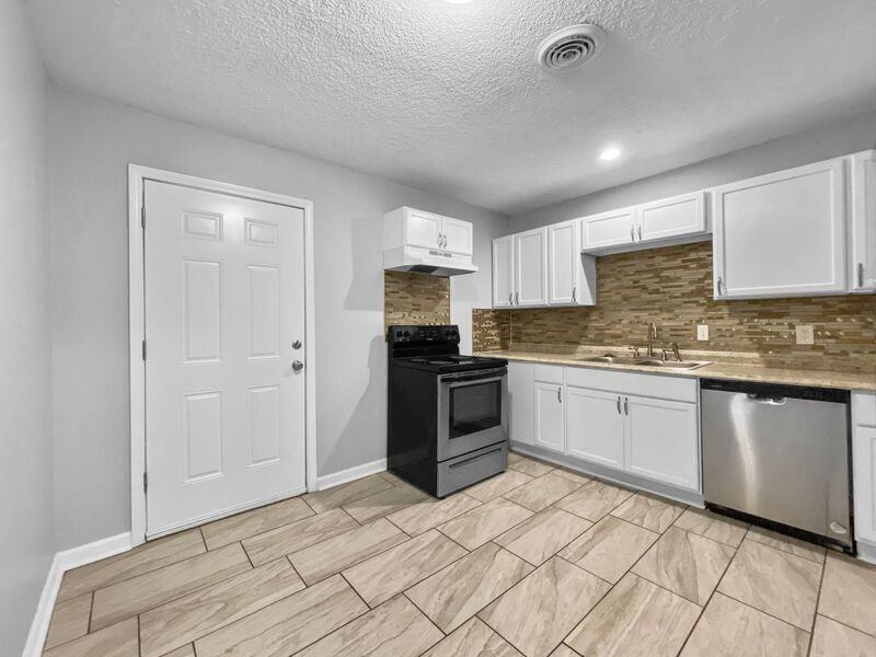 11007 Ewing Ave - Photo 6 of 24