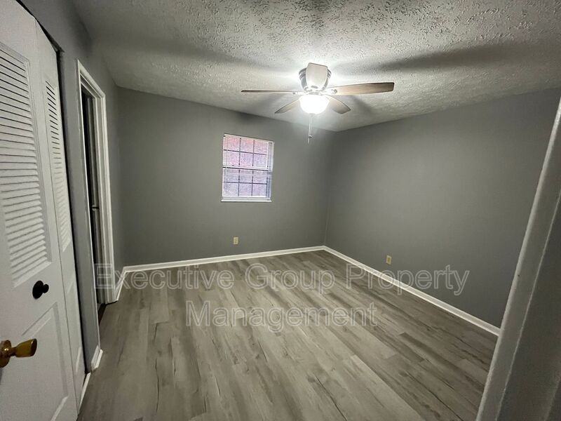 246 Elmwood Dr - Photo 4 of 6