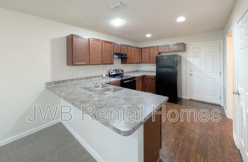 8205 Dandy Ave - Photo 4 of 19