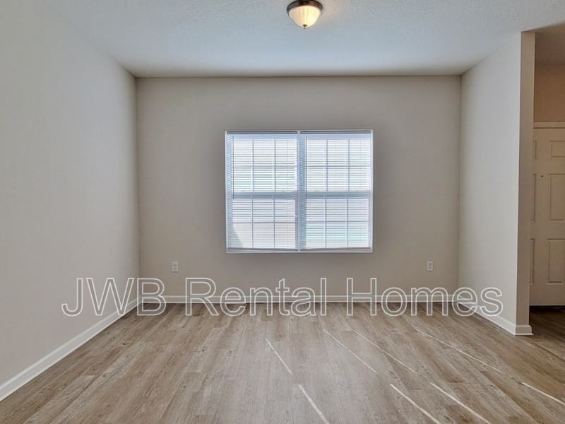 848 Granville Rd - Photo 4 of 9