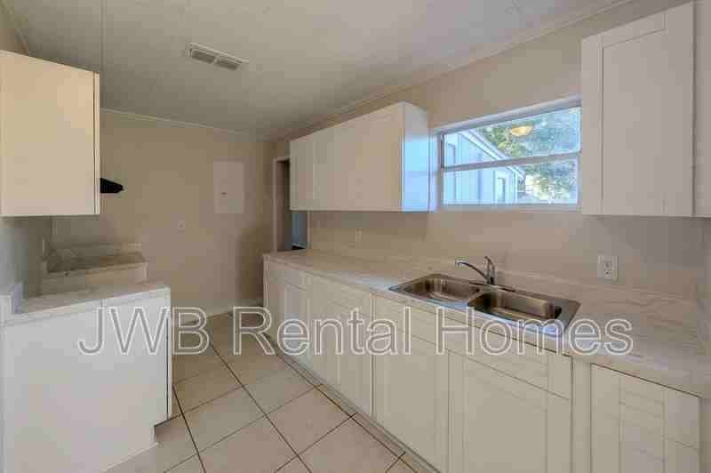 3574 Indigo Dr - Photo 4 of 17