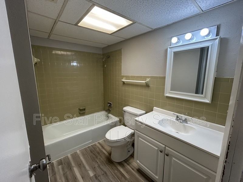 205 W Allen St #117 - Photo 4 of 6