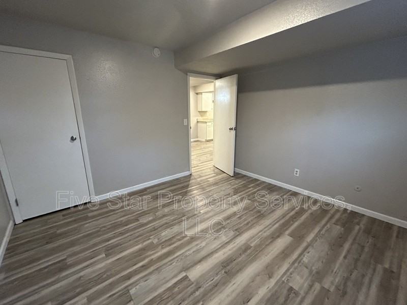 205 W Allen St #117 - Photo 6 of 6