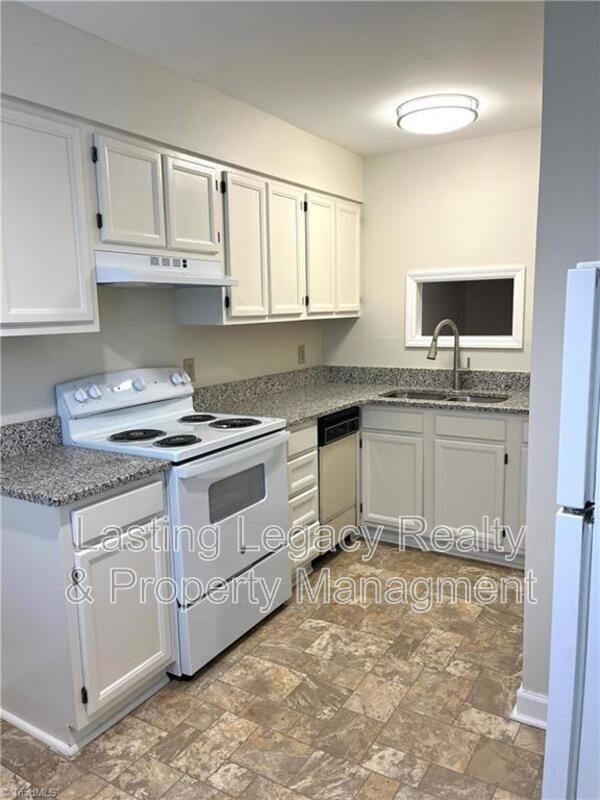 212 Ridge Forest Ct - Photo 3 of 24