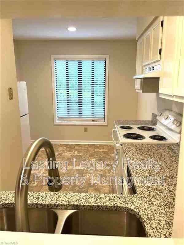 212 Ridge Forest Ct - Photo 4 of 24