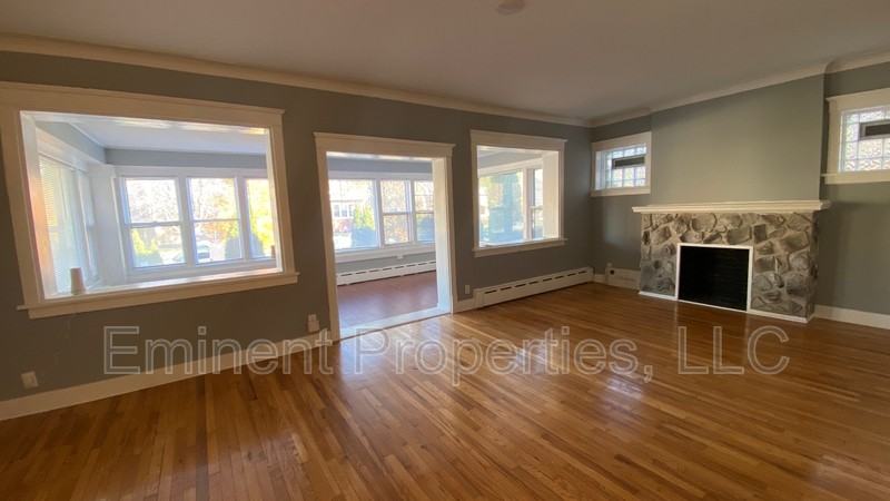 7324 S Oglesby Ave - Photo 3 of 12