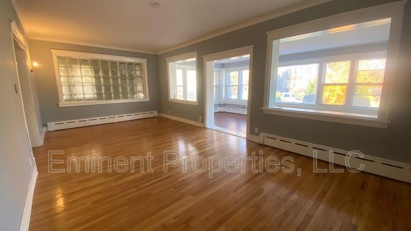 7324 S Oglesby Ave - Photo 4 of 12