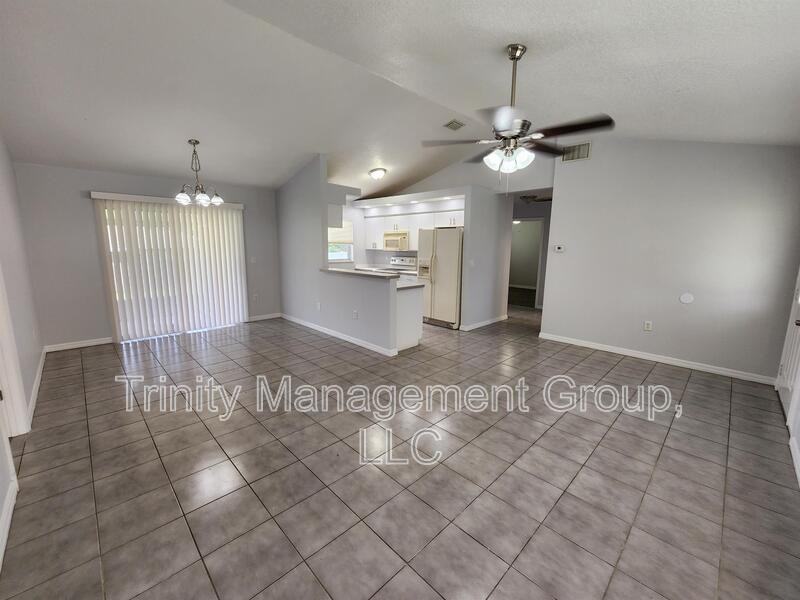 12095 Elgin Blvd - Photo 6 of 24