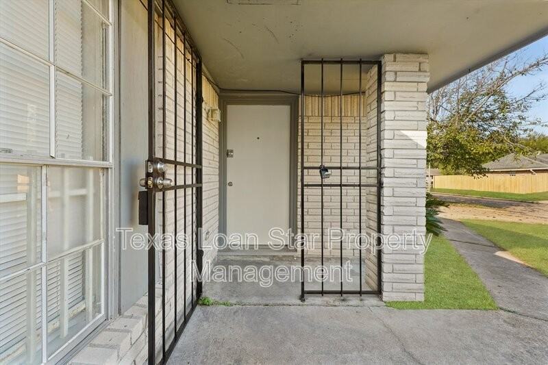 10407 Lantry Way - Photo 3 of 27