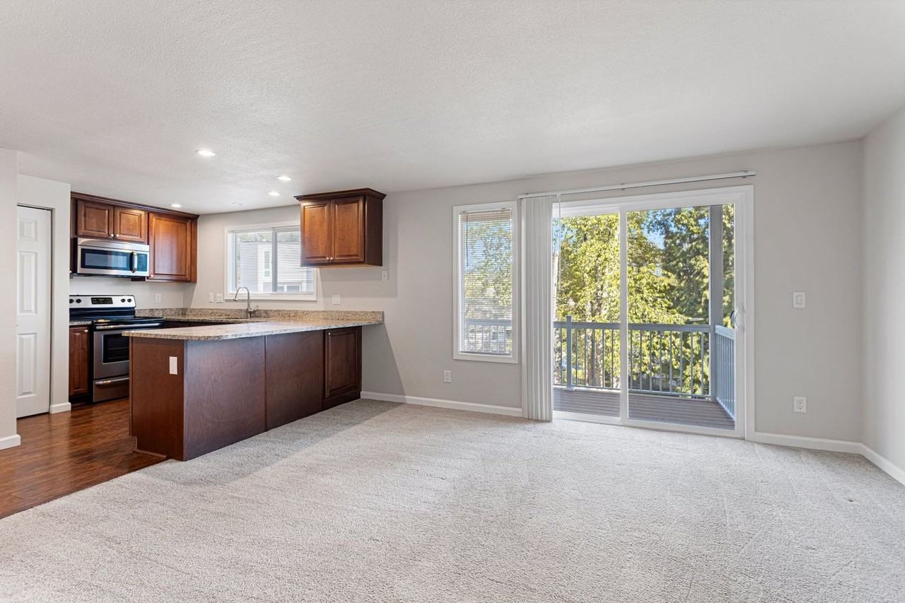 Bayshore Vista Apartments - Photo 7 of 37