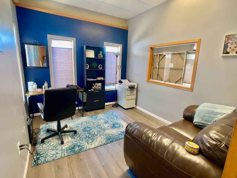 117 S Newton Ave - Photo 2 of 5