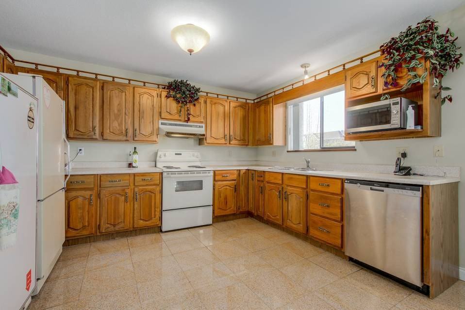 2135 Kirkstone Road - Photo 7 of 17