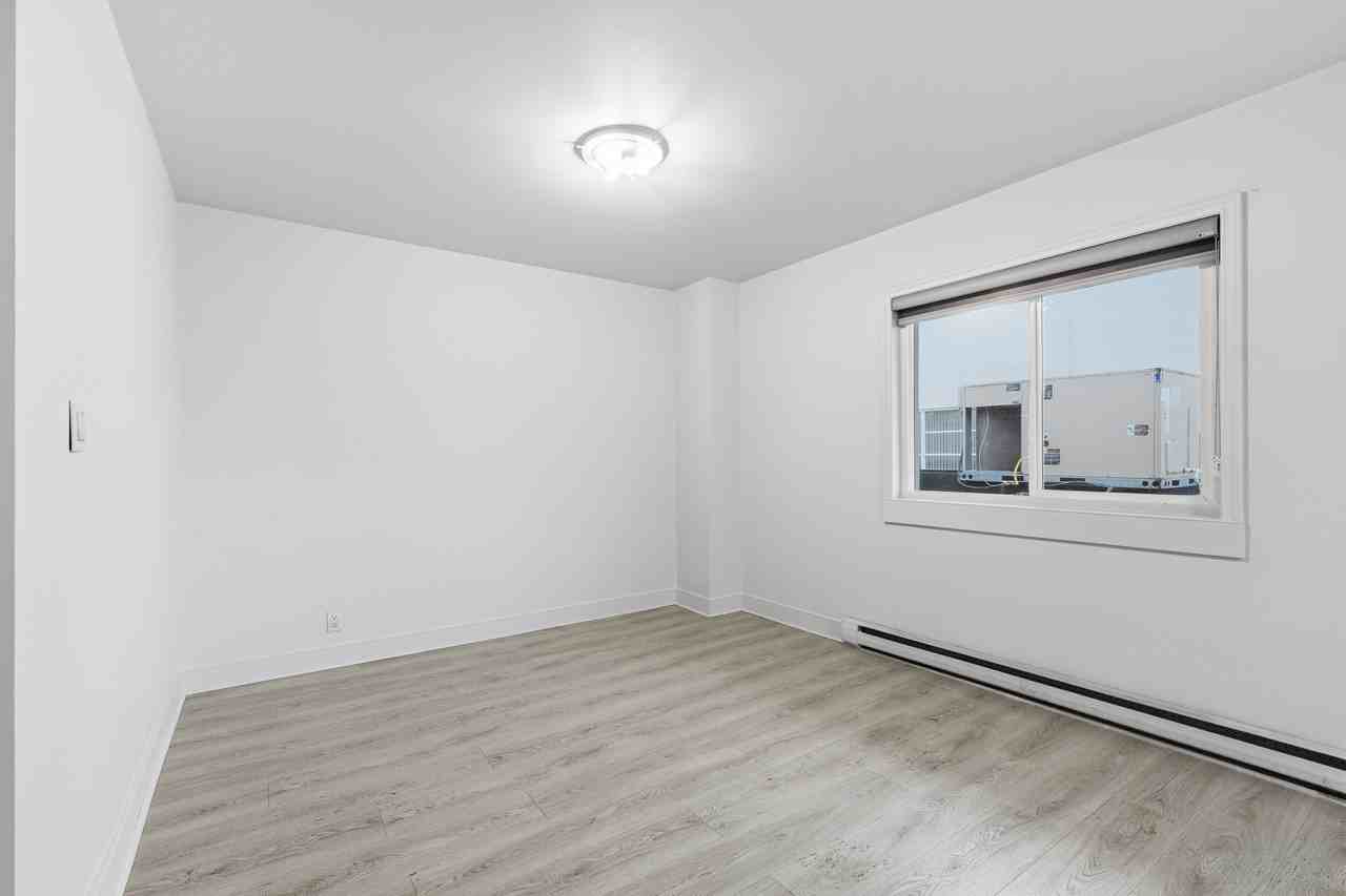 331 6th Street - Photo 3 of 20