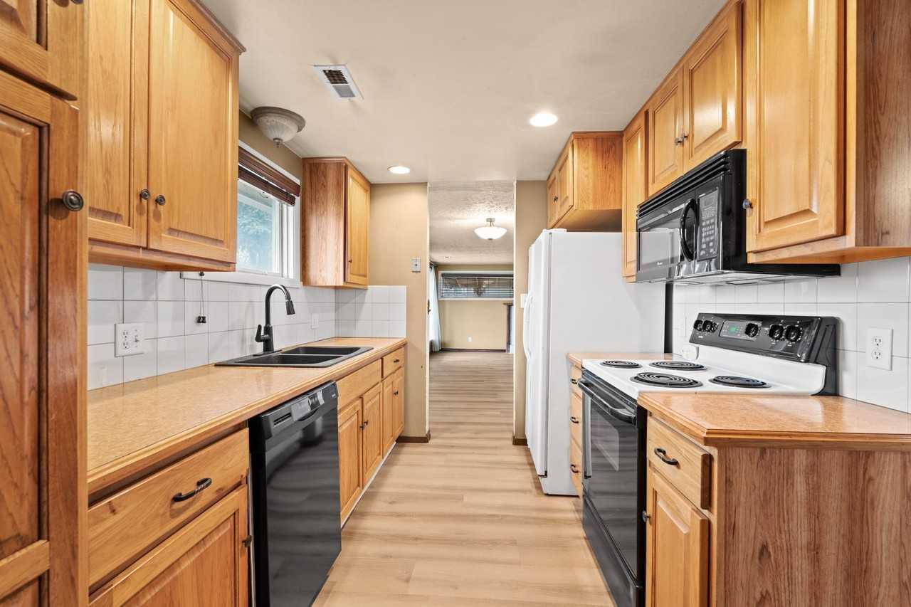 3102 S Freya St - Photo 3 of 22