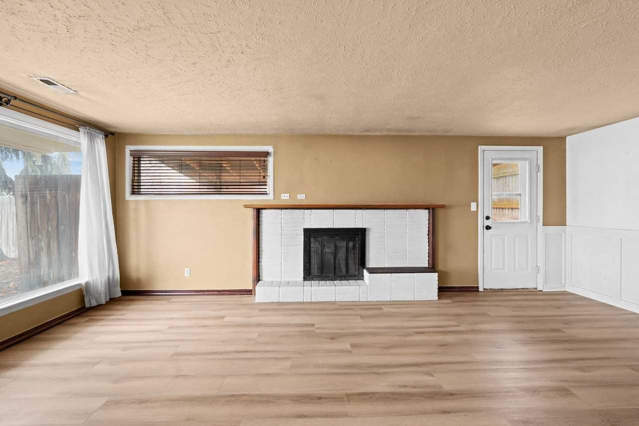 3102 S Freya St - Photo 4 of 22