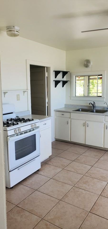 218 Fifth Street #1 - Photo 4 of 11