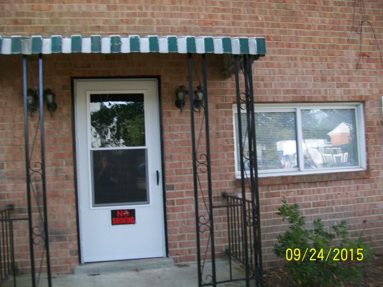 MacArthur Ave 4027 - Photo 3 of 10