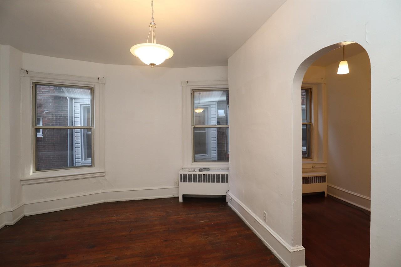 422 South 45th Street - Photo 4 of 22