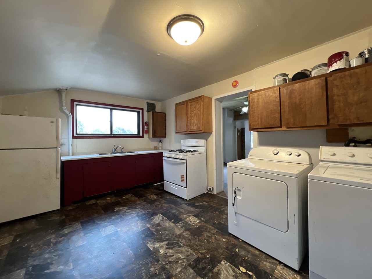 611 University Avenue - Photo 2 of 5