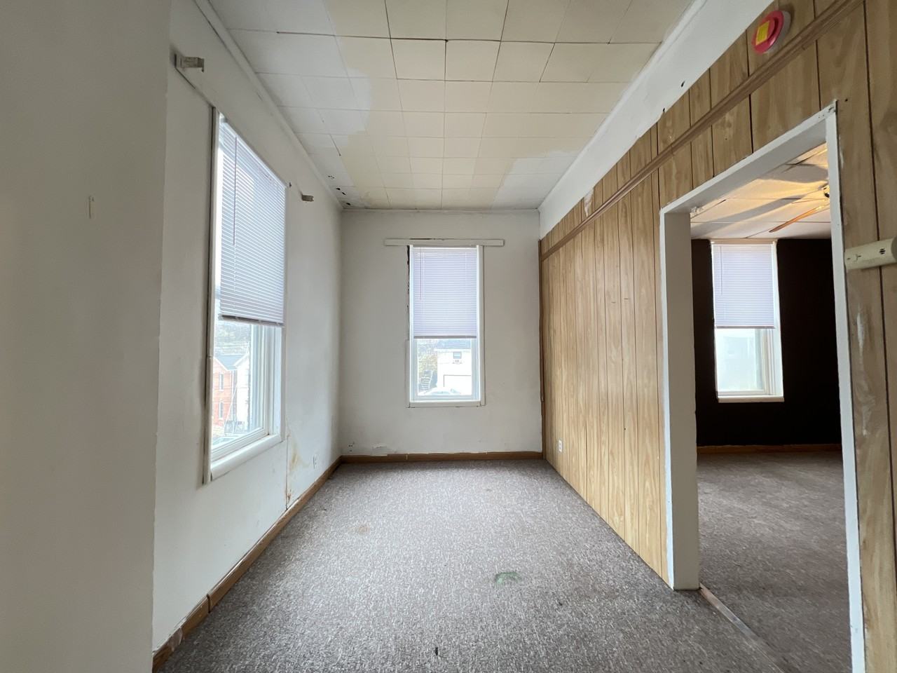 611 University Avenue - Photo 4 of 5