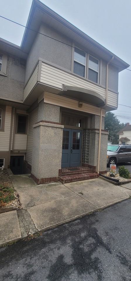 518 Bridge Street Apt A - Photo 2 of 12