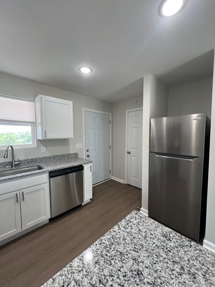 1106 South Mitchell Street - Photo 4 of 16